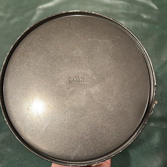 Winco bakeware 10” Freeform cheesecake baking pan - Picture 4 of 4